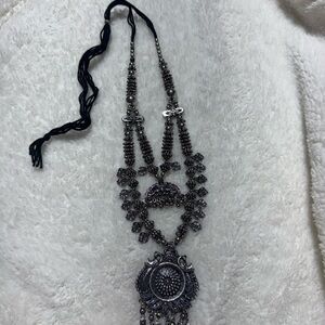 Elegant Silver Necklace with Intricate Detailing